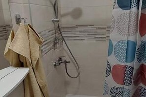 Shower - Rab Diving Mirko - Deluxe Double Room with Balcony and Sea View (1) (Rab)