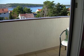 Property grounds - Rab Diving Mirko - Deluxe Double Room with Balcony and Sea View (3) (Rab)