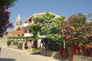 Esterni