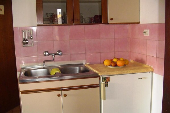 Fridge, stovetop, dining tables