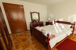 3 chambres, fer et planche à repasser, lit parapluie, Wi-Fi gratuit