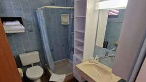 Shower - Rooms by Robi Novigrad 1 (Novigrad - Zadar)