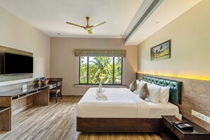 Individually furnished, desk, laptop workspace, iron/ironing board - Alaya Stays Still Waters Varkala (Varkala)