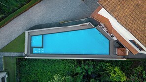 12 outdoor pools
