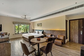 Luxe beddengoed, individueel gemeubileerd, een bureau