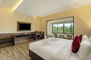 Premium bedding, individually furnished, desk, laptop workspace - Alaya Stays Still Waters Varkala (Varkala)