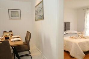 2 bedrooms, iron/ironing board, free WiFi