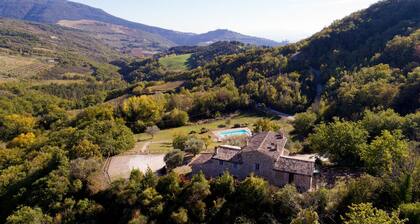 Hilltop Apartment With Swimming Pool