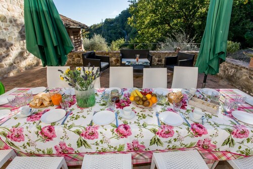 Hilltop Apartment With Swimming Pool