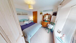 2 makuuhuonetta, silitysrauta/-lauta, vauvan matkasänky, Wi-Fi