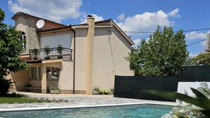 A two-story house with a swimming pool in the backyard. - Countryside Villa Tajo - Four Bedroom Holiday Home  with Swimming Pool (Imotski)