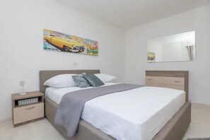 4 bedrooms, travel cot, free WiFi