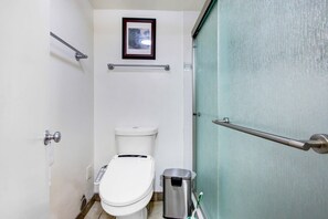 تجهيزات دش، مجففات شعر، مناشف