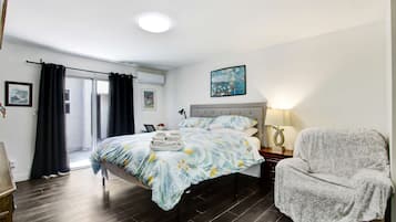 1 bedroom, desk, iron/ironing board, WiFi