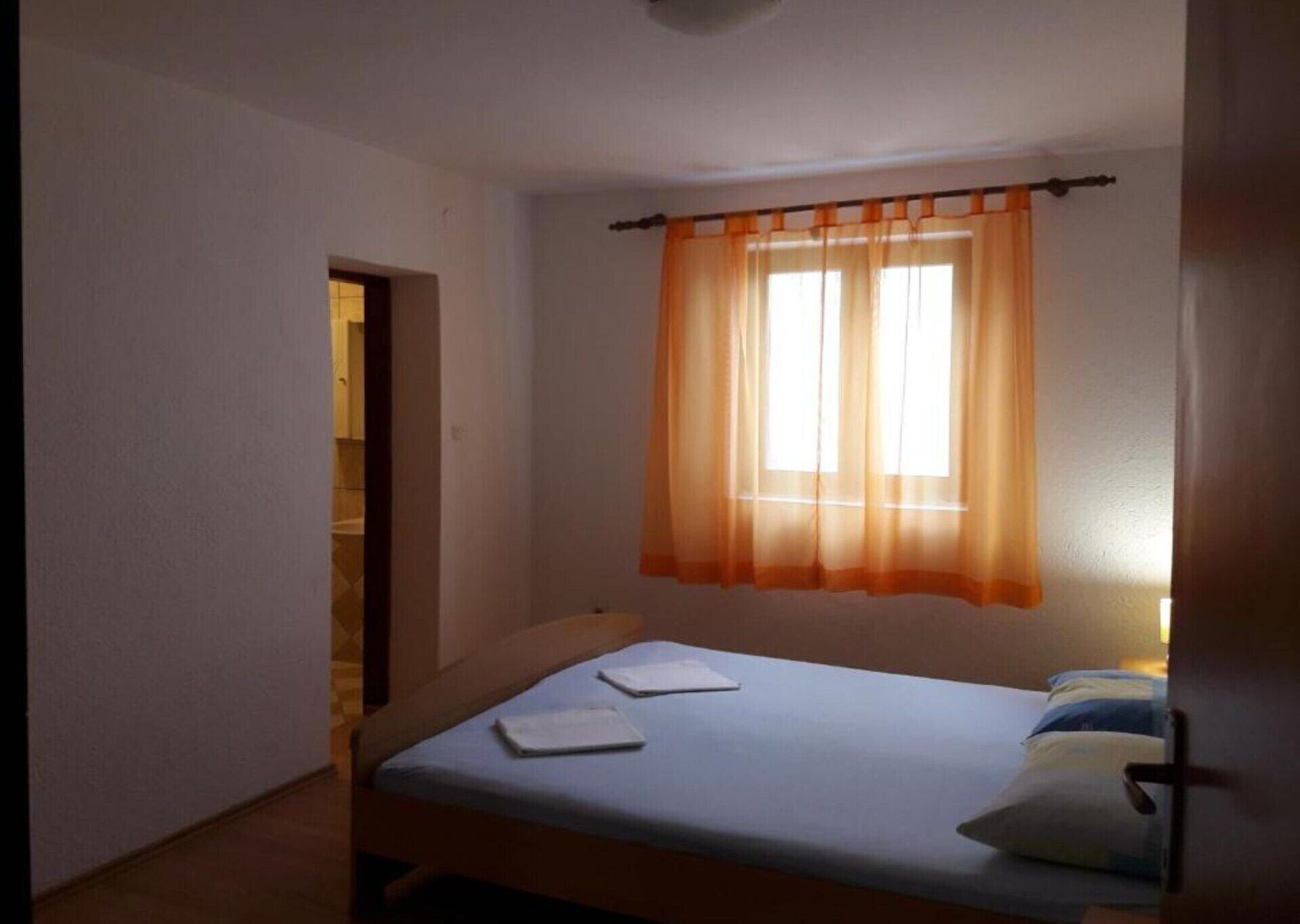 Iron/ironing board, WiFi (free)