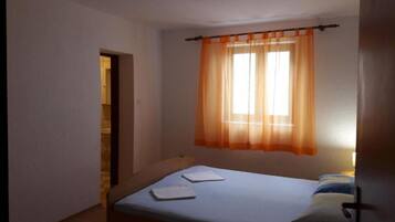 Iron/ironing board, WiFi (free)