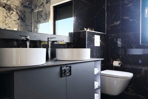 Shower, hair dryer - Villa Golden Grain - Four Bedroom Villa (Cibaca)