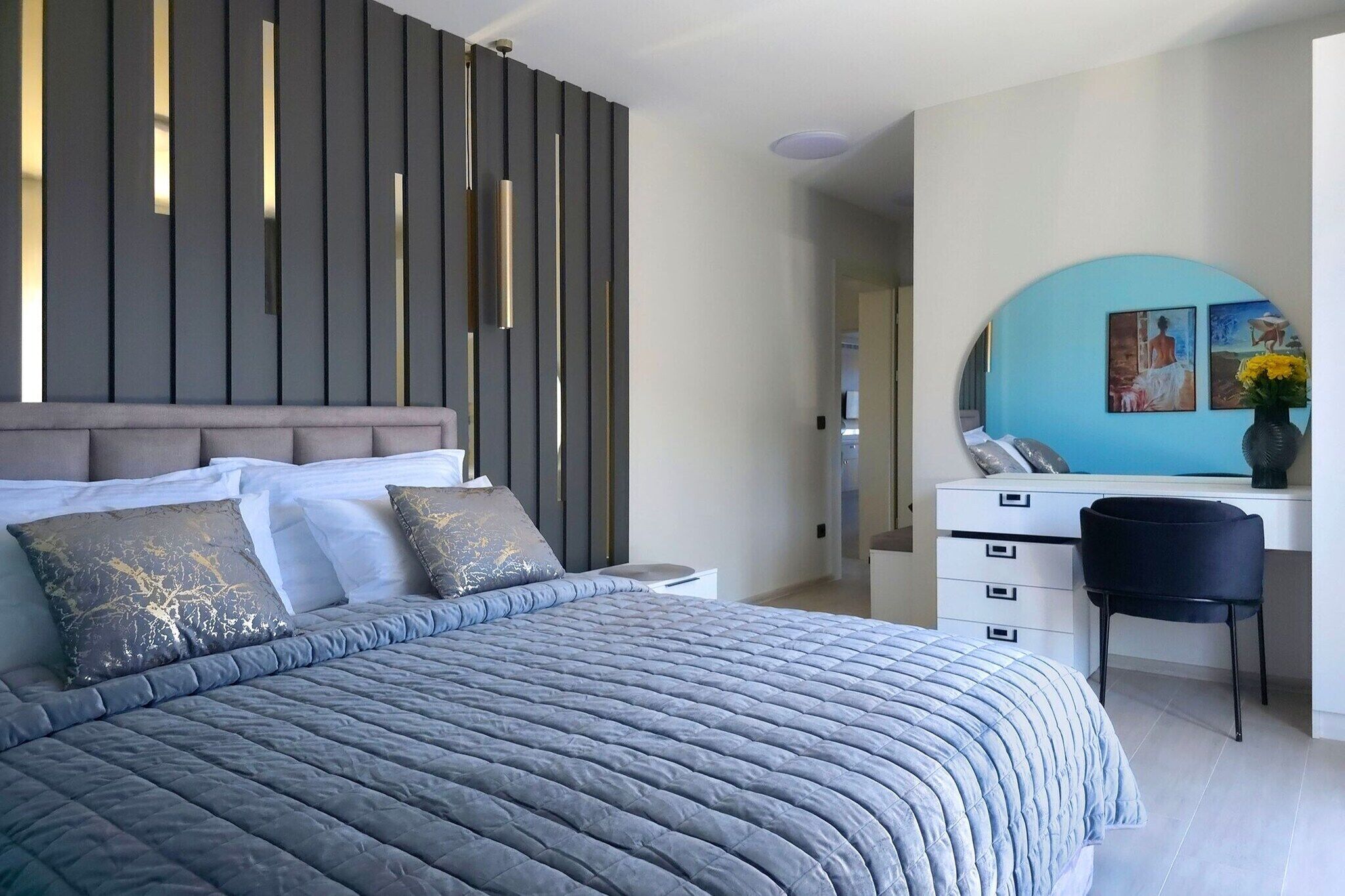 Iron/ironing board, travel crib, free WiFi