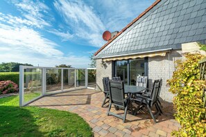 Outdoor dining - Lovely holiday home in Julianadorp (Julianadorp aan Zee)