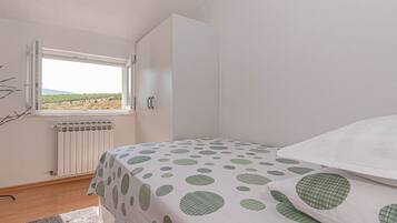 Iron/ironing board, travel crib, free WiFi