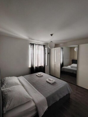 2 bedrooms, iron/ironing board, WiFi, bed sheets