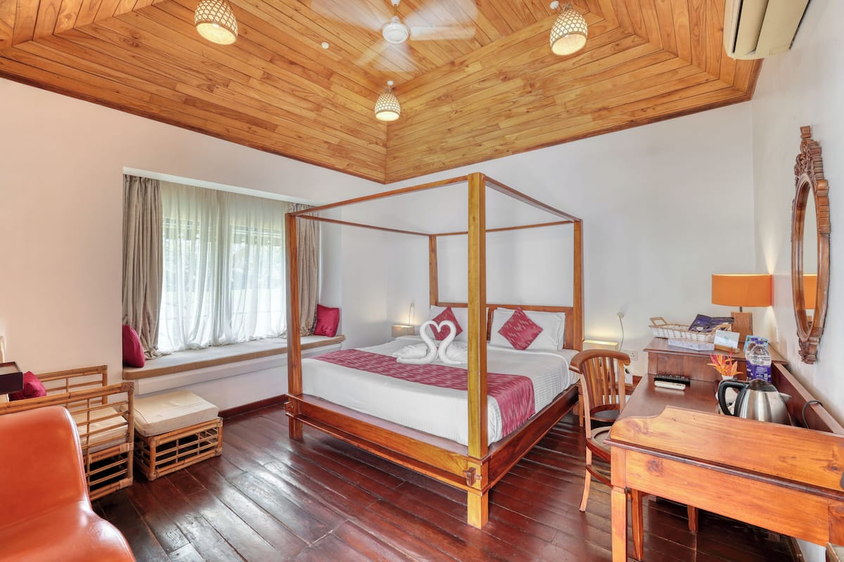 Biệt thự Premium | Bàn, khu vực làm việc phù hợp cho laptop