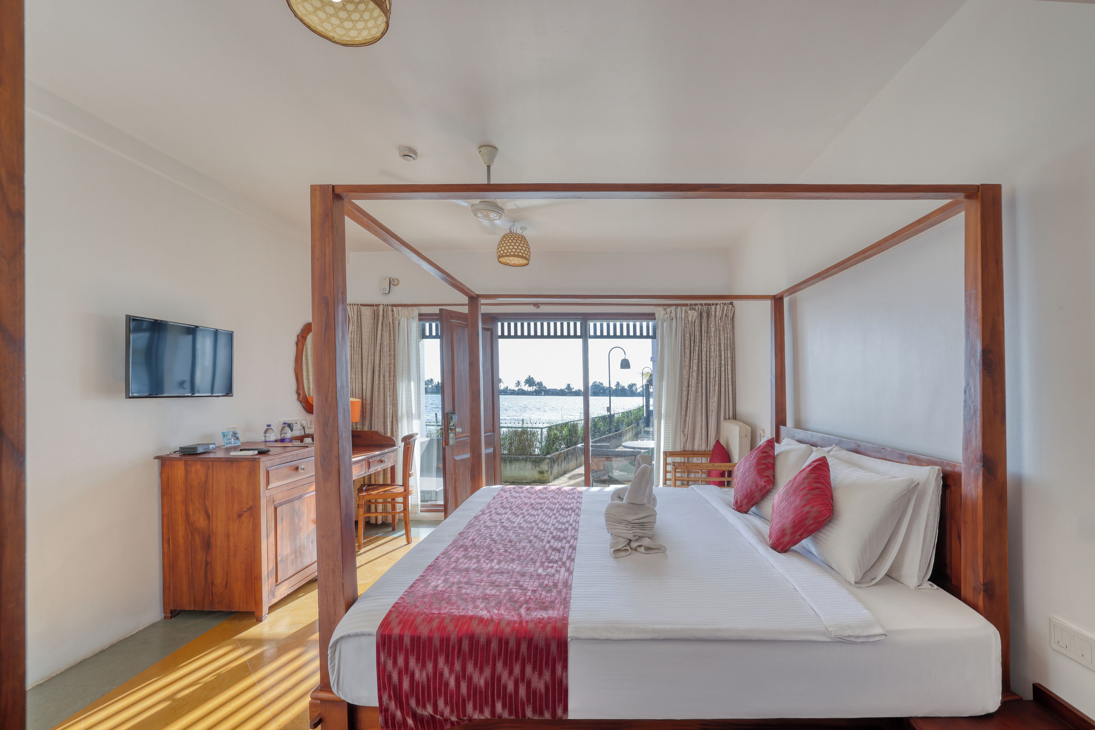 Deluxe Room, Lake View | Desk, laptop workspace, free WiFi