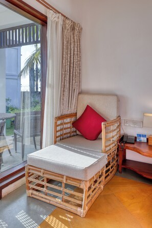 Deluxe Room, Lake View | Desk, laptop workspace, free WiFi