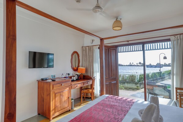 Deluxe Room, Lake View | Free WiFi