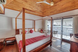 Habitación Premium, vistas al lago | Escritorio, espacio para trabajar con un portátil, wifi gratis