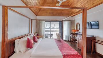 Phòng Premium, quang cảnh hồ | Bàn, khu vực làm việc phù hợp cho laptop