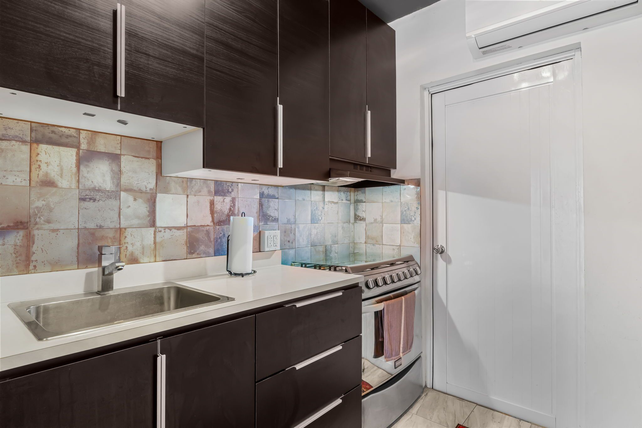 Microondas, horno y placa de cocina