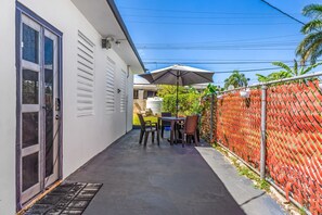 Outdoor dining - New Trends in Ramey Aguadilla (Aguadilla)