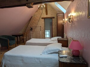 3 bedrooms, free WiFi, bed sheets