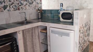 Microondas, horno, placa de cocina y lavavajillas