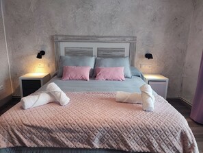 2 bedrooms, iron/ironing board, Internet, bed sheets