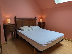 3 bedrooms, free WiFi, bed sheets