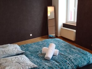 5 bedrooms, free WiFi, bed sheets