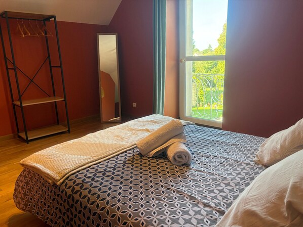 5 bedrooms, free WiFi, bed sheets