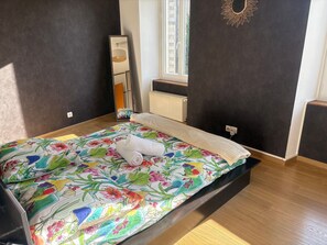 5 bedrooms, free WiFi, bed sheets