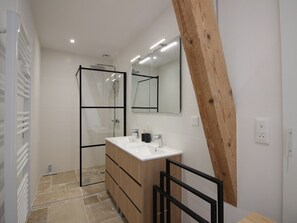 Bathroom - Renovated house 3 bdrm, billiard, garden, La Bourboule (La Bourboule)