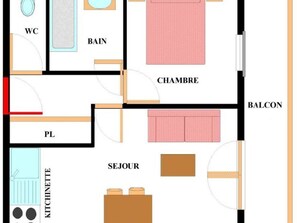 A hotel floor plan with WC, BAIN, CHAMBRE, PL, KITCHENETTE, SEJOUR, and BALCON.