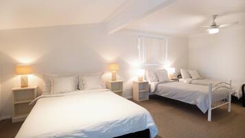 3 bedrooms, iron/ironing board, WiFi, bed sheets