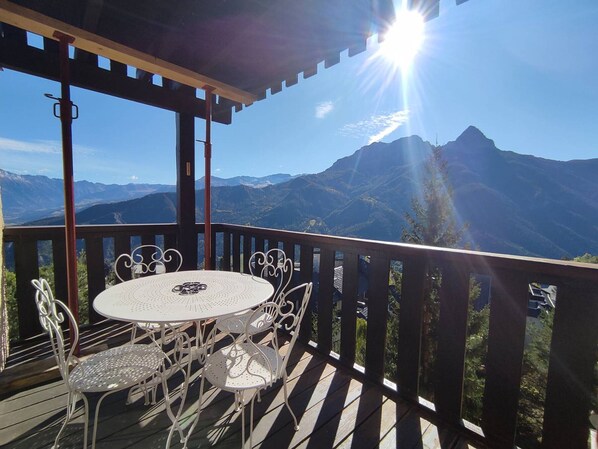 تناول الطعام بالخارج