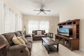 Townhome, Multiple Beds, Pool Access, Pool View (Palm Tree in Paradise) | Living area