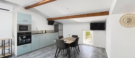 Fridge, microwave, oven, stovetop