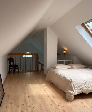 3 habitaciones, tabla de planchar con plancha, wifi y ropa de cama 