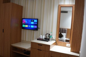 Desk, laptop workspace, free WiFi