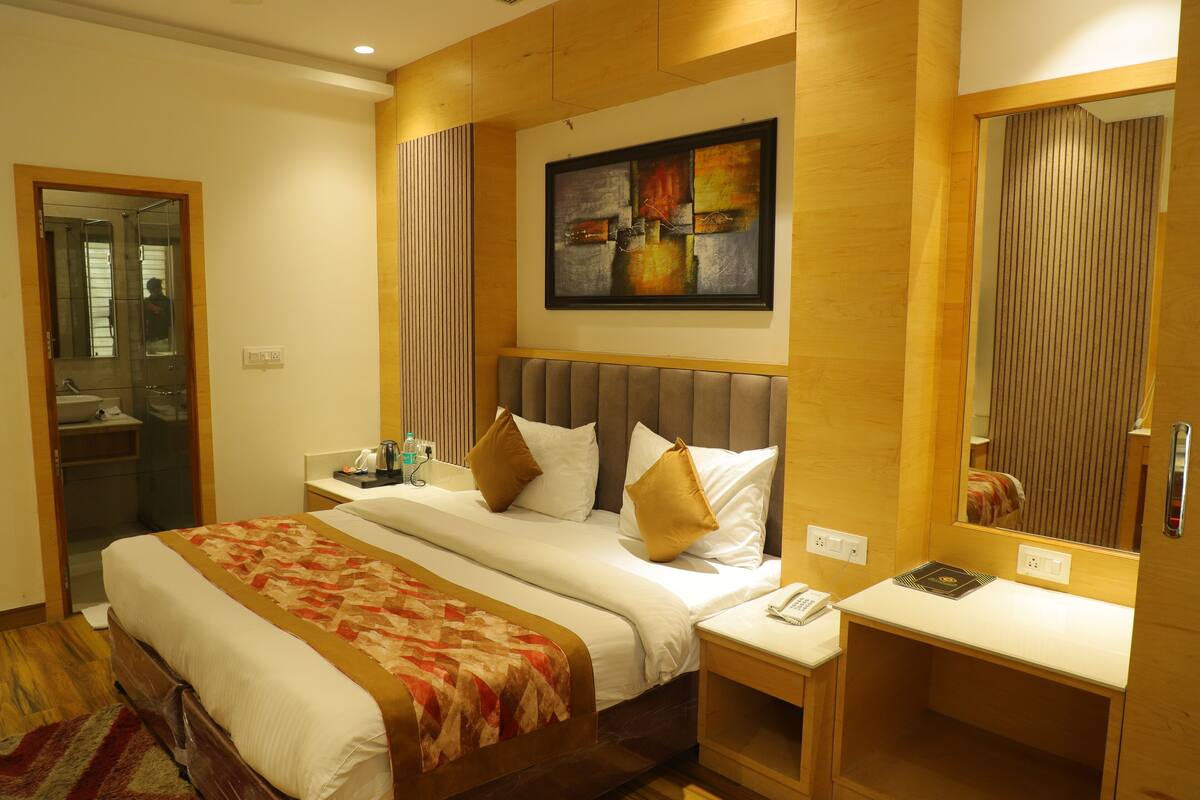 Suite Luxury | Una scrivania, postazione laptop, Wi-Fi gratuito