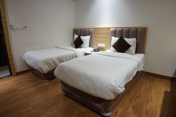 Executive Double or Twin Room | Desk, laptop workspace, free WiFi